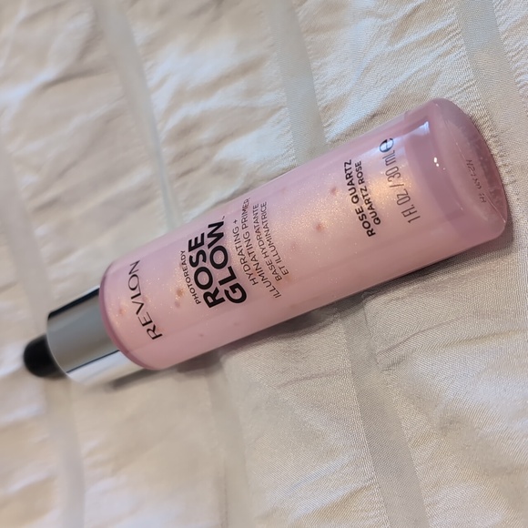 NEW Photoready Rose Glow™ Hydrating + Illuminating Primer - Picture 3 of 4